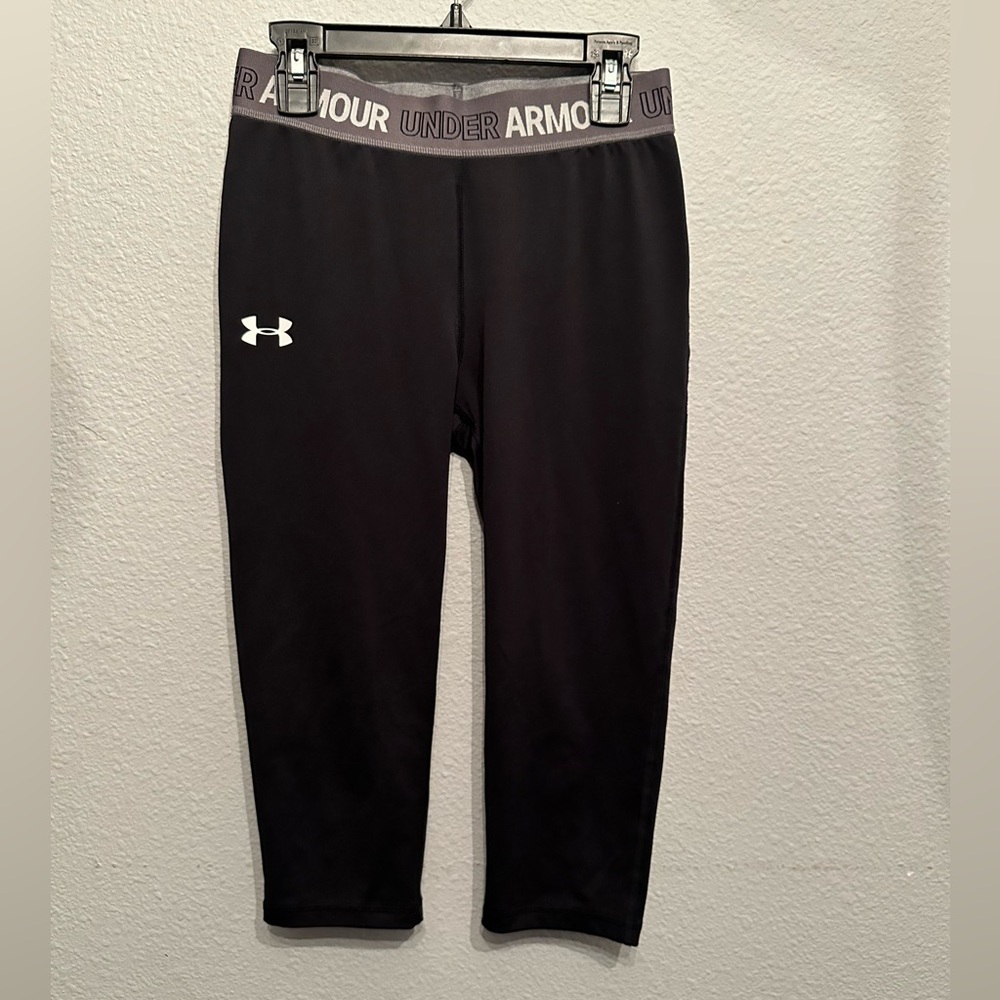 UA, Athletic Leggings, Capris, YLG = Woman’s XS/S